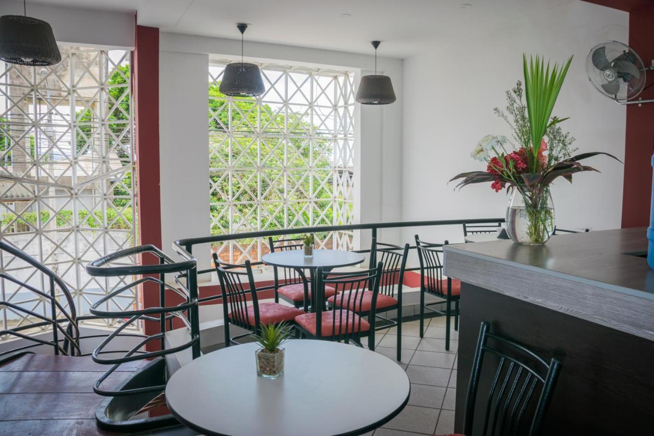 Hostal "Centrika" Тарапото Екстериор снимка