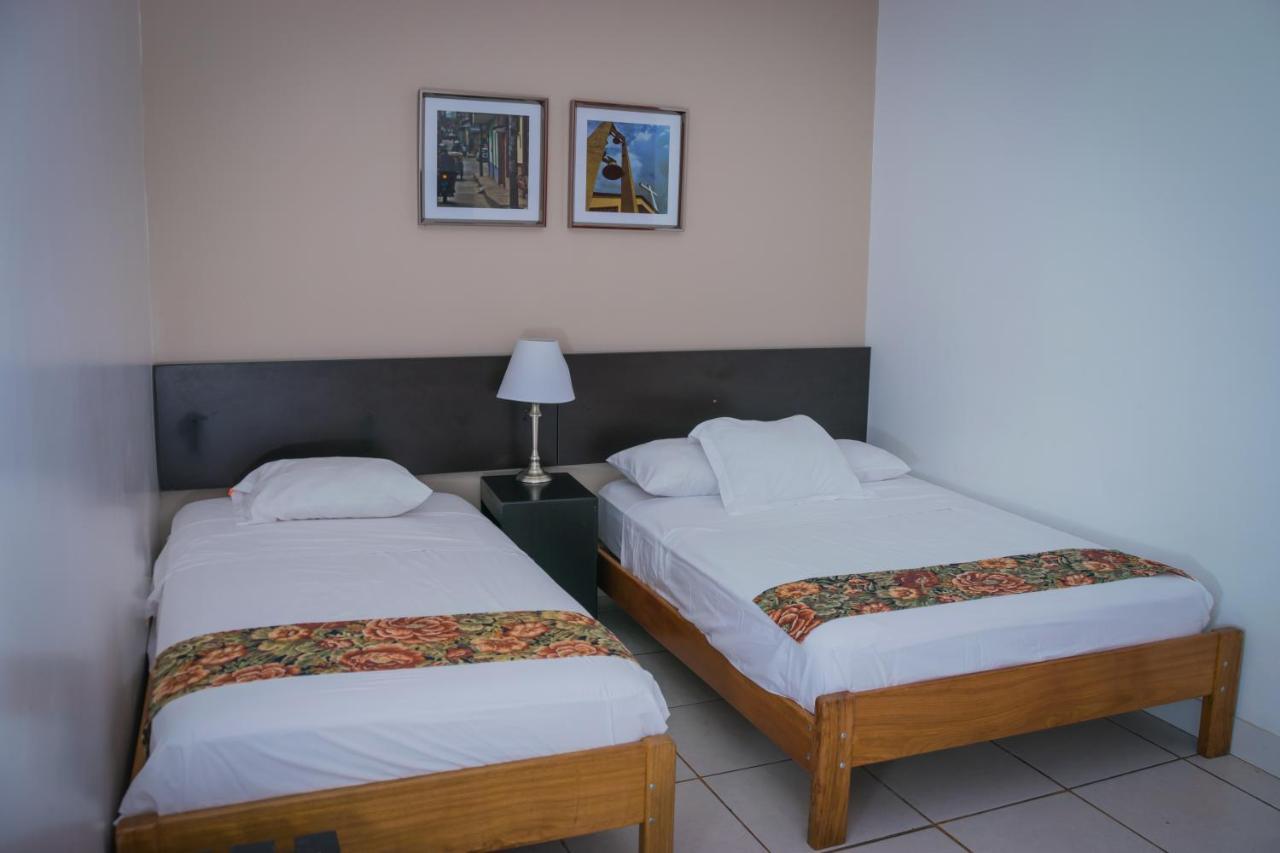 Hostal "Centrika" Тарапото Екстериор снимка