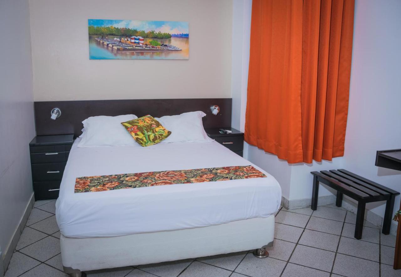 Hostal "Centrika" Тарапото Екстериор снимка