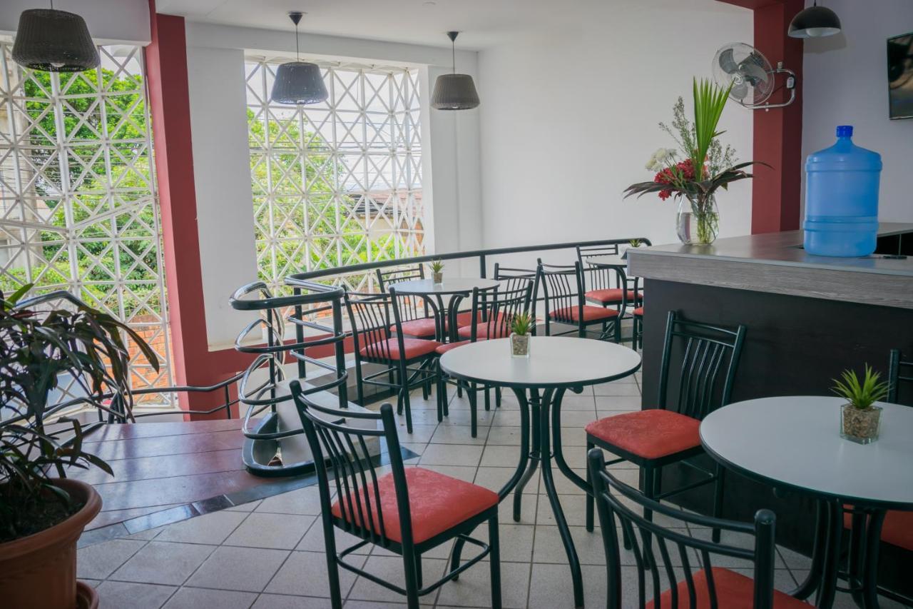 Hostal "Centrika" Тарапото Екстериор снимка