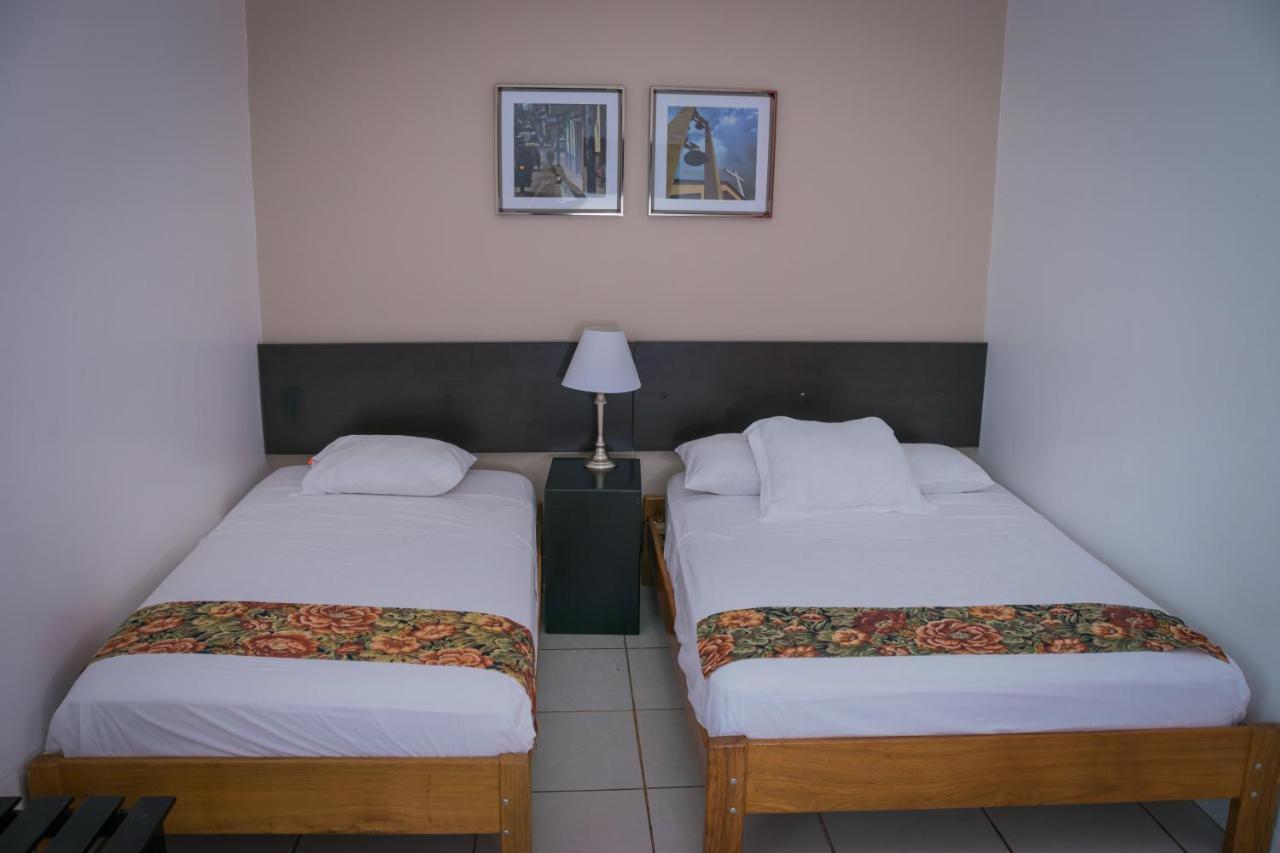 Hostal "Centrika" Тарапото Екстериор снимка