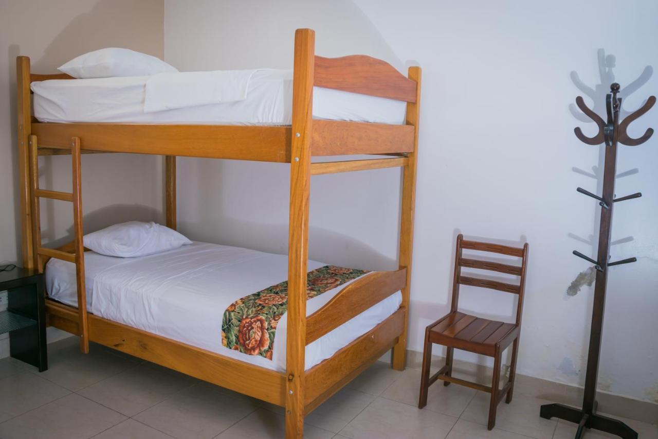 Hostal "Centrika" Тарапото Екстериор снимка