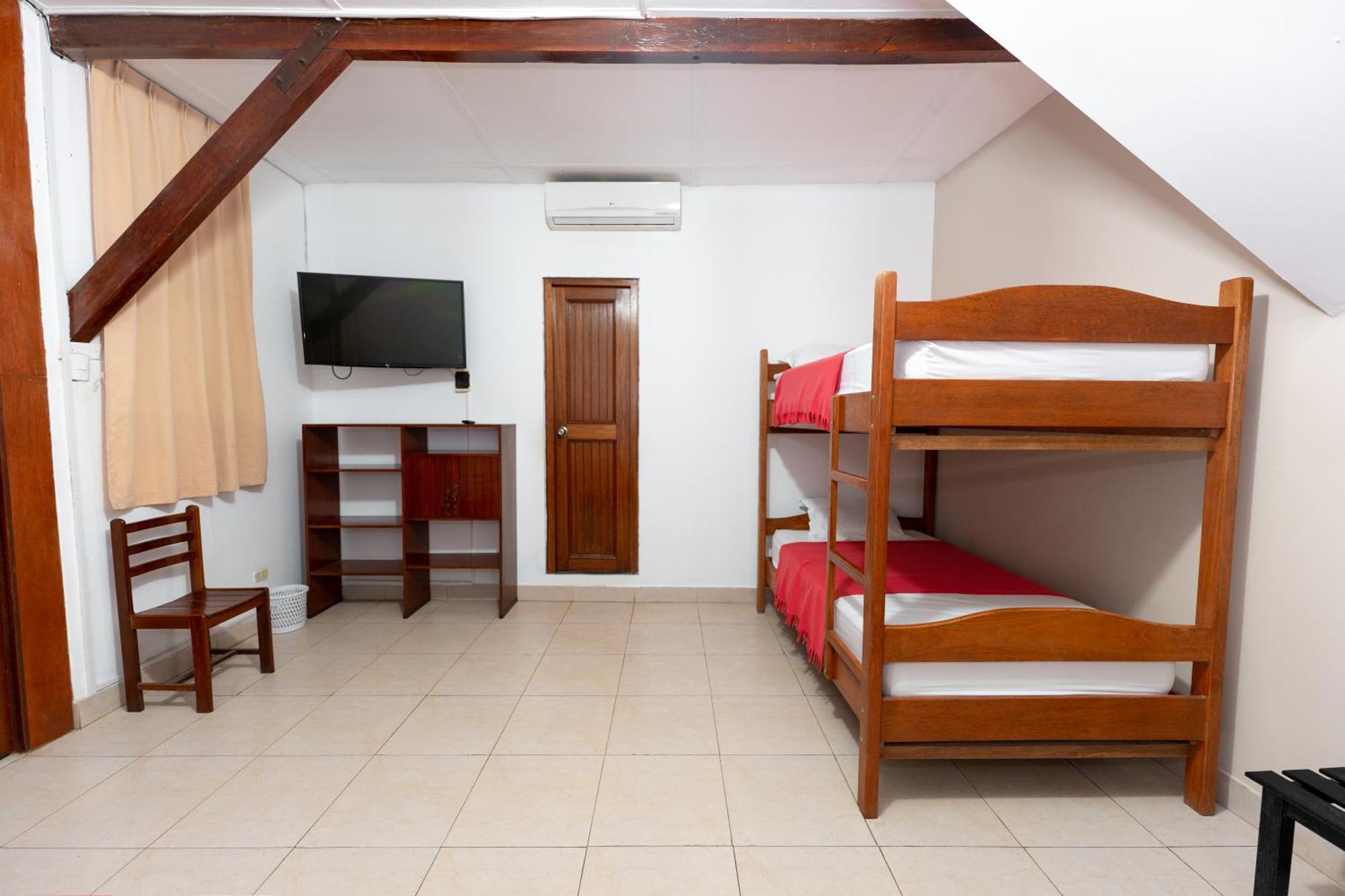 Hostal "Centrika" Тарапото Екстериор снимка